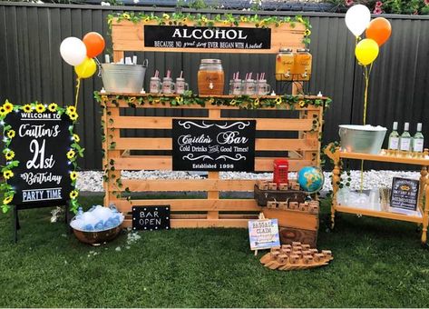 25 Clever Outdoor Bar Ideas to Steal for Your Own Backyard Diy Drinks Station, Bar En Palette, Bar En Plein Air, Oyster Roast, Home Bar Signs, Diy Outdoor Bar, Brown Photo, Bar Diy, Bar Exterior