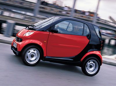 Smart Car - Now, we know this small wonder has suffered through a few jokes from us, but we only do so because love it so much. Thanks Smart Car! Small Cute Cars For Women, Mini Hatchback, Micro Car, Ultra Compact Car, Small Hatchback Car, Cute Small Cars, Kit Cars Replica, Smart Car Body Kits, Tiny Cars