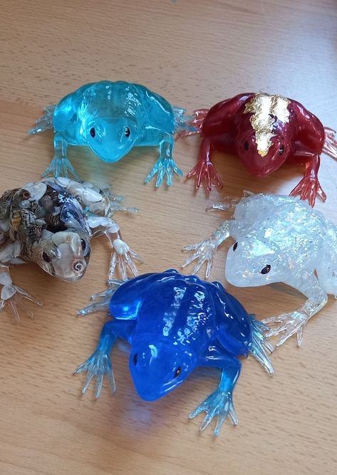 Check out this item in my Etsy shop https://www.etsy.com/uk/listing/1375498650/resin-frog-colourful-resin-frog-tabletop Resin Frog, Frog Frog, Frog Gifts, Gift Housewarming, Historical Facts, Letterbox Gifts, Amazing Adventures, Organza Gift Bags, Frogs