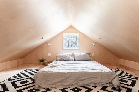 Low Ceiling Attic, Low Ceiling Bedroom, Modern Living Room Colors, Living Room Color Combination, Monochrome Living, Monochrome Living Room, Room Color Combination, Grey Headboard, Interior Wall Paint