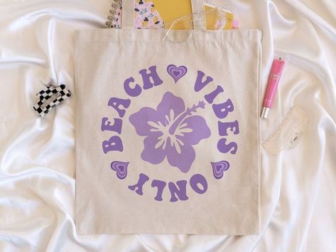 Tote Bag Aesthetic Design, Tote Bag Quotes, Handpainted Tote Bags, Purple Tote, Tods Bag, Boho Tote Bag, Tote Bag Aesthetic, Summer Tote Bags, Aesthetic Retro