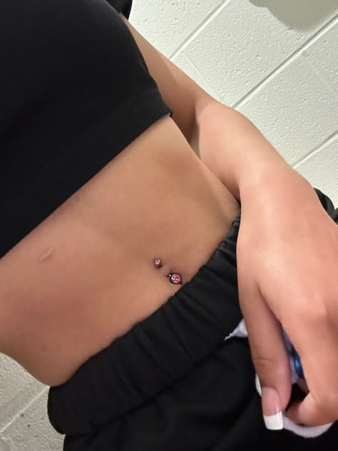 Belly Button Pericings Stud, Hot Pink Belly Button Piercing, Pink Piercing Aesthetic, Belly Button Per Icing, Bedazzle Clothes, Bellybuttonpiercing Aesthetic, Pink Belly Piercing, Pink Belly Button Piercing, Always Look Put Together