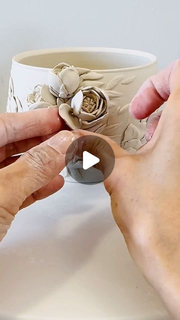 Porcelain Clay Flowers, Painted Air Dry Clay, How To Make Ceramic Flowers, Making Clay Flowers, Cute Sculpture Clay, Ceramic Flowers How To Make, Diy Peonies, Clay Flowers How To Make Easy, Clay Pot Art