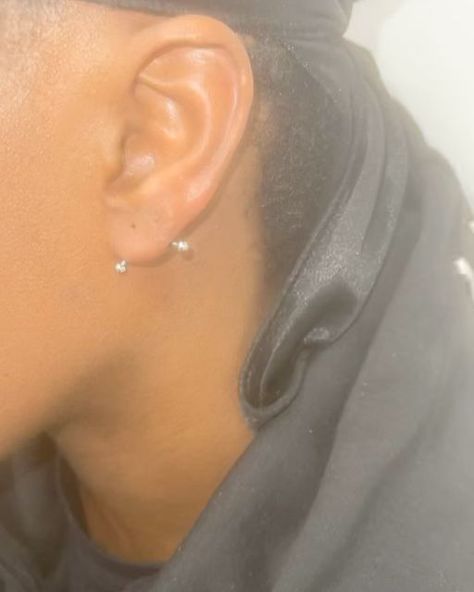 *THE BEST IN BK* on Instagram: "Tranverse lobe piercing 💜 #bodyart #loveyou #earpiercingideas #pierce #piercedgirls" Transversal Lobe Piercing, Transverse Lobe, Transversal Piercing, Transverse Lobe Piercing, Piercing Lobe, Ear Lobe Piercings, Piercings For Girls, Body Jewelry Piercing, Lobe Piercing