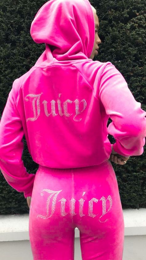 Tuta Juicy, Pink Tracksuit Aesthetic, Pink Juicy Couture Track Suit, 00s Fashion Outfit, Tracksuit Aesthetic, Juicy Couture Pink Tracksuit, Juicy Couture Track Suit, Juicy Tracksuit, Outfit Dump