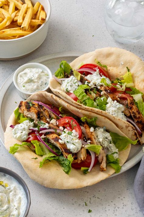 Healthy Greek Pita Wraps, Mediterranean Pita Wrap, Greek Chicken Wrap Recipes, Pita With Chicken, Pita Gyros Recipes, Grilled Chicken Pita Sandwich, Pita Recipes Stuffed, What To Eat With Pita Bread, Grilled Chicken Pita Recipes