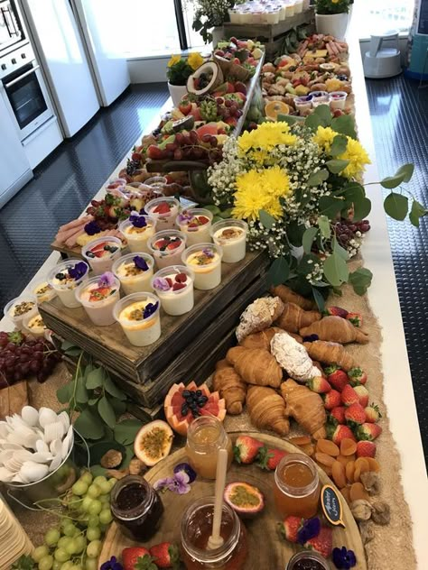 Beautiful and Delicious Breakfast Grazing Table. Tea Grazing Table, Easter Brunch Decorations, Platter Ideas, Different Foods, Breakfast Platter, Breakfast Party, Grazing Table, Brunch Buffet, Party Food Platters