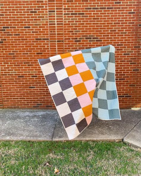 Big Block Quilts, First Quilt, Quilting Designs Patterns, Flannel Quilts, Denim Quilt, Easy Quilt Patterns, Fabric Yarn, Diy Quilt, Printed Quilt