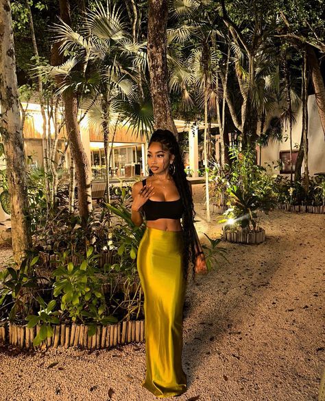 Botanical Garden Photo Shoot Black Women, Island Outfits Aesthetic, Maxi Skirt Outfit Vacation, Beach Vacation Black Women, Bahamas Black Women, Island Girl Aesthetic Black Women, Island Gyal Aesthetic, Bahamas Aesthetic Outfits, Jamaica Moodboard