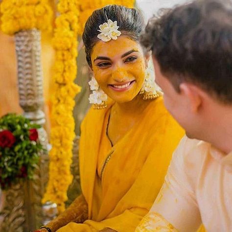 In love with her white floral jewellery and her smile Haldi Photography Ideas For Bride, Haldi Couple Poses, Haldi Photoshoot Poses, Traditional Couple Poses, Haldi Photography Ideas, Haldi Couple, Haldi Shoot, Haldi Poses For Bride, Haldi Photography