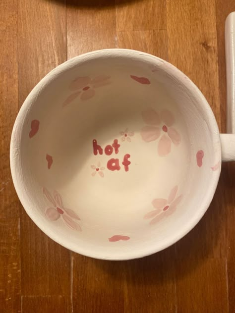 Hello Kitty Pottery Painting, Pottery Cafe Ideas, Pottery Painting For Boyfriend, Pottery Painting Ideas For Boyfriend, Painting Pottery Ideas Mugs, Pottery Class Outfit, Poterry Painting Aesthetic, Cute Pottery Painting Ideas Mugs, Pottery Painting Mug Ideas