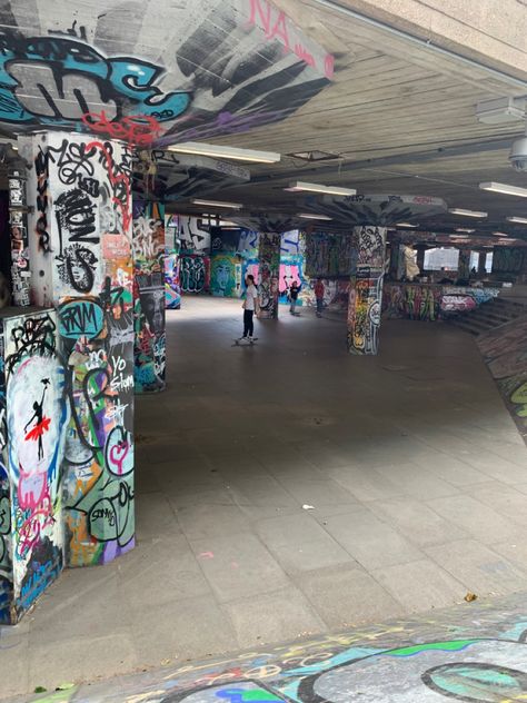 Abandoned Parking Garage, Graffiti Abandoned Building, Abandoned Places Graffiti, Abandoned Skate Park, Graffiti Garage, Abandoned Garage, Abandoned Aesthetic, Abandoned Mall, Southbank London