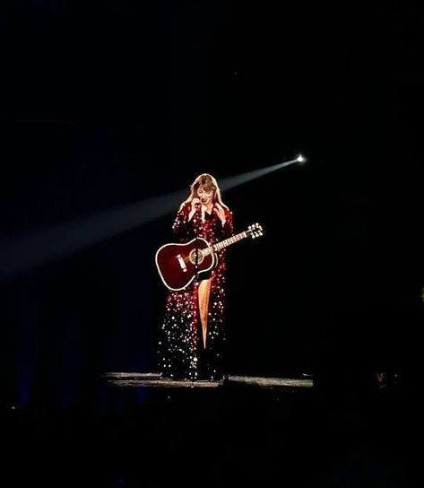 Mazzy Star, Swift Tour, Swift Photo, Taylor Swift Red, All Too Well, Taylor Swift The Eras Tour, Red Taylor, Taylor Swift Wallpaper, Miss Americana