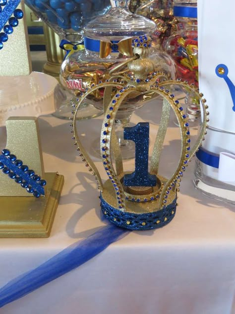 King Theme 1st Birthday Party, King Decorations Royal, Royal Prince Centerpiece Ideas, Royal Theme Centerpieces, Royal Prince Birthday Party Decorations, Royal Prince Birthday Theme, Royal Themed Birthday Party, Royal Theme Party, Prince Baby Shower Decorations