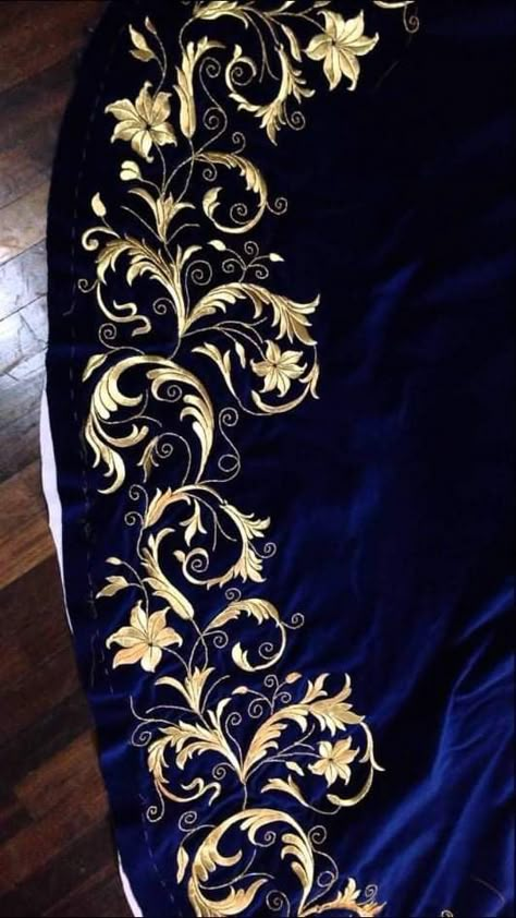 Goldwork Embroidery, Gold Work Embroidery, Tambour Embroidery, Couture Embroidery, Embroidery Neck Designs, Embroidery Motifs, Handwork Embroidery Design, Embroidery Designs Fashion, 자수 디자인