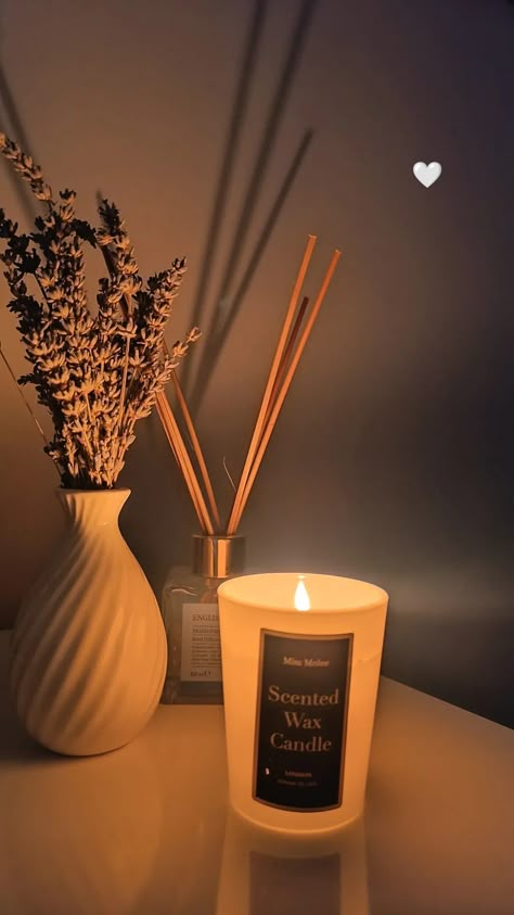 Candle Wallpaper, 17 Doğum Günü, Carcase Iphone, Iphone Wallpaper Violet, Simple Phone Wallpapers, Candle Aesthetic, Instagram Ideas Post, Instagram Frame, Phone Wallpaper Images