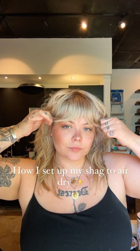 Phoenix Hair Stylist • Razor Cut Specialist | Ever struggle trying to style your shag haircut? Well I’m here to tell ya it’s ALL ABOUT SET UP!! I promise styling is so easy and you… | Instagram Shag Hairstyles Color, Short Shag Hairstyles Curtain Bangs, Modern Shag With Bangs Medium, Soft Shag Haircut Fine Hair, Lauren Louise Hair, Shag Haircut From The Back, How To Style Lots Of Layers, No Style Shag Haircut, Updo For Shag Hair