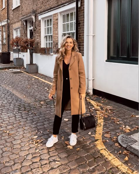 Autumn Outfits In Australia, Camel Color Coat Outfit, Camel Wool Coat Outfit Winter, Autumn Outfits Coat, Mid Length Coat Outfit, Autumn Fashion 2024 Australia, Outfits With Camel Coat, Oatmeal Coat Outfit, Camel Long Coat Outfit