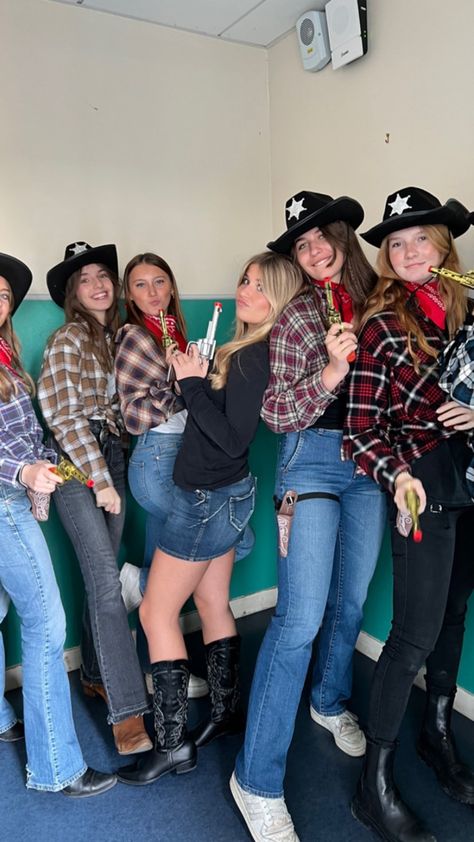 Country Outfits Spirit Week, Western Theme Party Outfit, Cowboy Costume Women's, Country Party Outfit, Instagram Pose Ideas Aesthetic, Instagram Picture Inspiration, Cowgirl Outfits Party, Cowboy Halloween Costume, Outfit Cowgirl