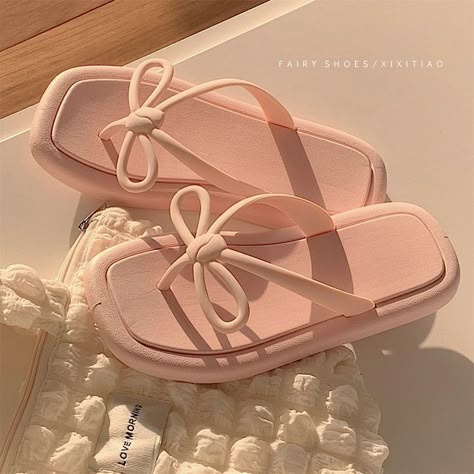 Bow Flip Flops, Pretty Sandals, Dr Shoes, Shoes Heels Classy, Cute Shoes Heels, Fashion Shoes Heels, Shoes Outfit Fashion, Cute Slippers, Kawaii Shoes