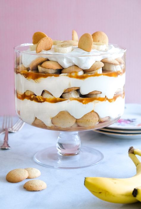 Caramel Banana Pudding, Banana Pudding Trifle, Dessert To Make, Famous Desserts, Trifle Dish, Southern Kitchen, Southern Kitchens, Bananas Foster, Caramel Topping