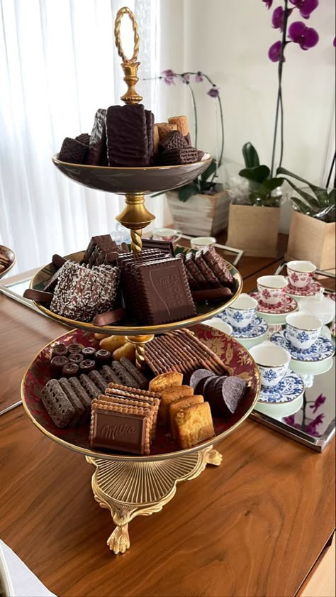 High Tea, Afternoon Tea, Party Food, Tea Time, Dinner Party, Tea Party, Ramadan, Presentation, Party Ideas