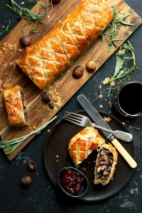 Vegetarian Wellington, Vegetarian Christmas Dinner, Veggie Christmas, Mushroom Wellington, Vegetarian Christmas Recipes, Wellington Recipe, Vegetarian Christmas, Christmas Dinner Ideas, Xmas Dinner