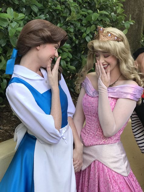 Princess Aurora at Walt Disney World, Face Character. Sleeping Beauty. Belle. Beauty and the Beast. Disney Parks Princess, Couple Costumes Disney, Disney Park Princess, Character Sleeping, Outfits Goth, Disney World Princess, Disney Characters Costumes, Disneyland Princess, Disney Princess Cosplay