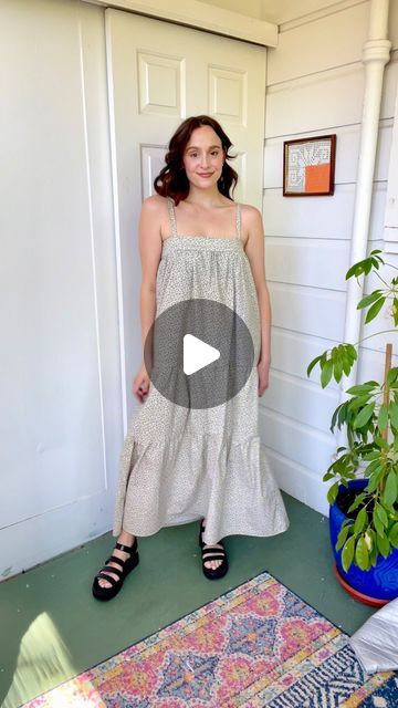 Jessica Shaw on Instagram: "Let’s make a tiered maxi dress! 🤩🪡 (I just posted the full tutorial on YouTube, link in my bio!) 🎉  ✂️ I used about 2.5-3 yards of fabric to make my dress. This depends on how gathered or how long you want to make yours!   I’ve always been a little intimidated to make a tiered dress, but they are surprisingly SO easy to make. Not to mention verrrry comfy!   I also love the versatility with the tie on the front OR the back of the dress. Or if you want to skip the tie, you can just make a bodice, skirt, straps, and that’s IT! ✨🙌  Let me know if you plan on making this dreamy lil dress!   #sew #sewistsofinstagram #sewistofinstagram #sewist #sewinglove #sewingtutorial #sewinghacks #sewsewsew #singerambassador #singersewingmachine #diy #upcycle #sewinglife #sewin Maxi Dress Pattern Sewing, Diy Maxi Dress, Trendy Christmas Outfits, Dress Sewing Tutorials, Sewing Easy Diy, Tier Dress, Diy Skirt, Diy Upcycle, Maxi Dress Pattern