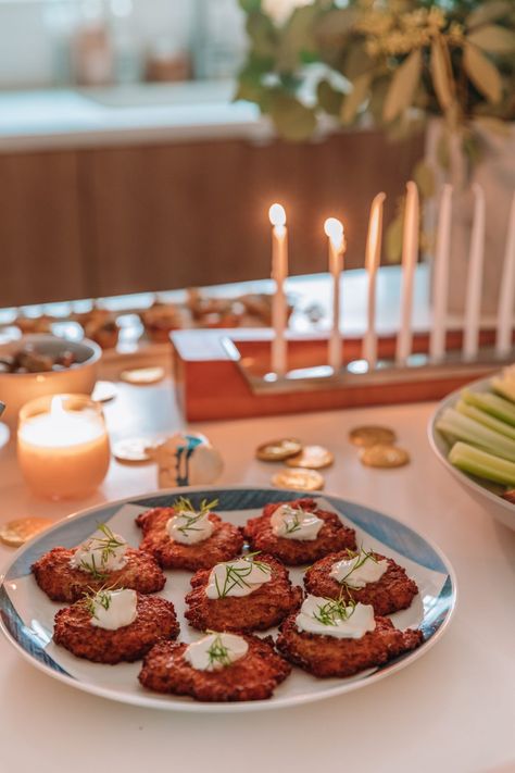 Hannukah Cocktail, Chanukah Cocktails, Hanukkah Party Food, Hanukah Appetizers, Hannukah Party, Hannukah Recipes, Cute Plates, Jewish Holiday Recipes, Hanukkah Party