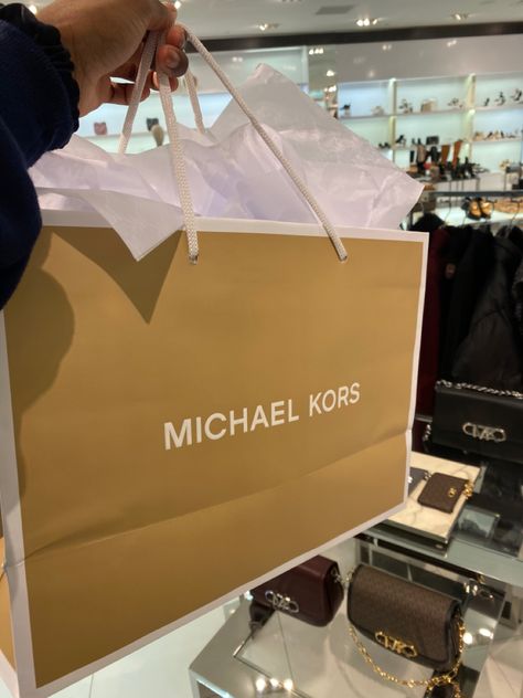 Michael Kors Shopping Bag, Aesthetic Outfits Plus Size, H&m Shopping, Michael Kors Shop, Birthday Ideas For Her, Bag Aesthetic, Designer Party Wear Dresses, Random Photos, Bags Aesthetic