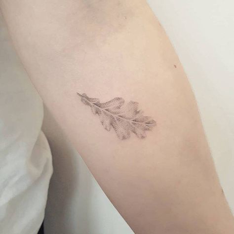 Oak Tree Leaves Tattoo, Detailed Leaf Tattoo, Oak Leaf Tattoo For Women, Fine Line Oak Leaf Tattoo, Oak Tattoo Tree, Oak Leaf Tattoo Design, Mini Leaf Tattoo, White Oak Leaf Tattoo, Oak Tree Tattoo For Women