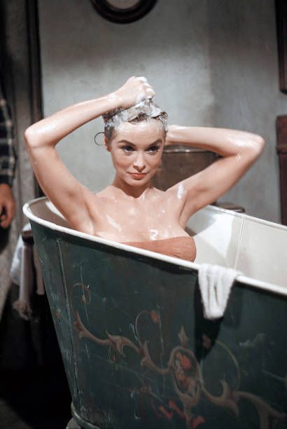 Janet Leigh Photos Pictures and Photos - Getty Images Hollywood Bathroom, Merced California, Woodland Hills California, Jessica Tandy, Actresses Hollywood, Hollywood Golden Age, Oak Park Illinois, Great Balls Of Fire, Fay Wray