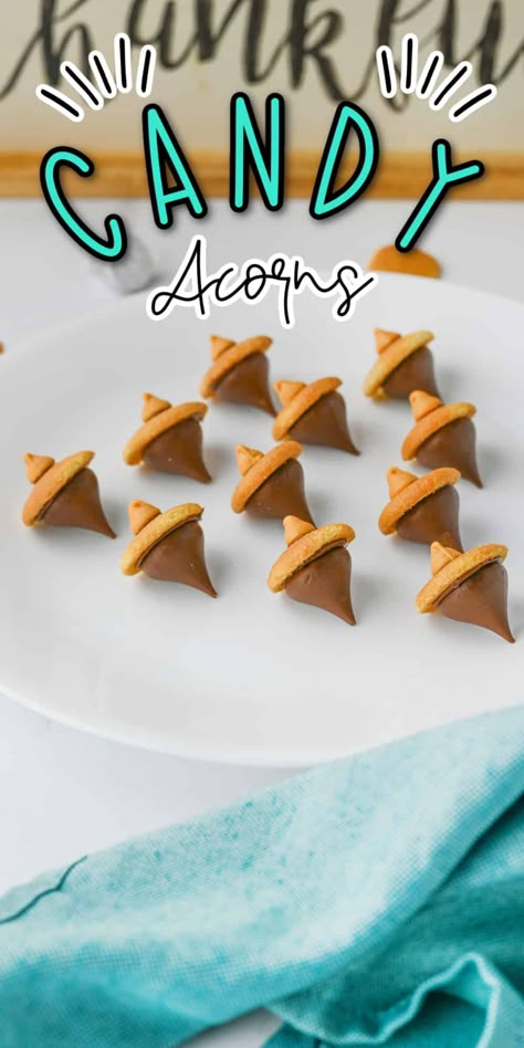 Candy Acorns are a delightful and simple treat that’s perfect for fall! Made with chocolate kisses, mini cookies, and a touch of chocolate, these bite-sized snacks resemble adorable acorns. They’re easy to make, fun to share, and add a sweet touch to any autumn gathering or Thanksgiving table. Thanksgiving Snack For Kids To Make, Candy Acorns Hershey's Kisses, Acorn Candy Kisses, Cute Thanksgiving Treats Food Ideas, Turkey Candy Treats, Thanksgiving Sweet Treats For Kids, Fall Candy Treats, Thanksgiving Candy Treats, Candy Acorns