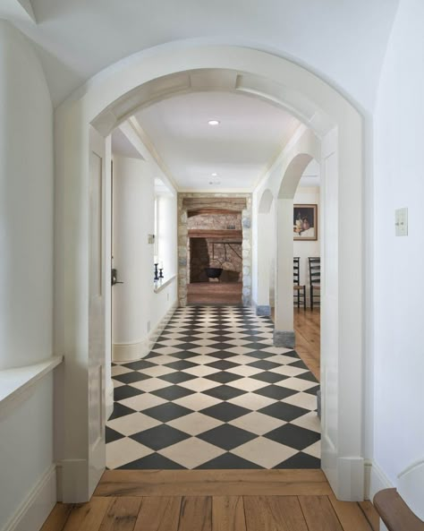 6 Black and White Checkered Floor Types You Can Use in Your House – JimenezPhoto Black And White Floors, Harlequin Floors, Checkered Flooring, Rustic Entry, Checkered Floor, Checkerboard Floor, Dining Room Floor, White Marble Floor, White Tile Floor