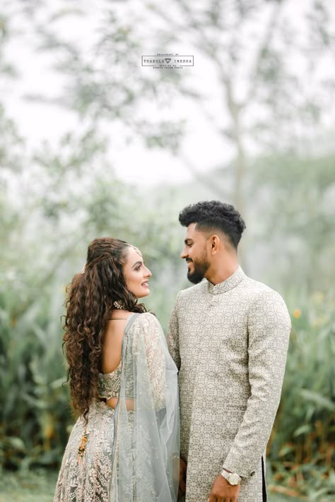 Engagement Ceremony Couple Poses, Couple Poses For Roka Ceremony, Priweding Photos Indian, Pre Weeding Pose Photography Studio, Engagement Couple Pose, Engment Pose, New Couple Pictures, Ring Ceremony Photography Poses, Engagement Photoshoot Ideas Indian