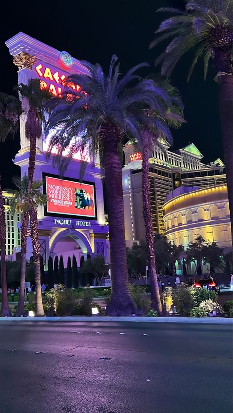 Vegas Snapchat Story, Las Vegas Aesthetic Night, Las Vegas At Night, Vegas At Night, Las Vegas Aesthetic, Las Vegas Luxury Hotels, Vegas Lights, Rich Rich, Las Vegas Luxury