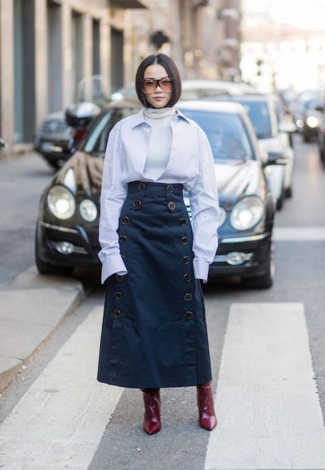 Fresh from the street and straight into your wardrobe Big Sleeves, Minimal Street Style, Chic Skirts, Ribbed Turtleneck Sweater, Street Style Trends, Ribbed Turtleneck, Mode Vintage, Street Chic, Outfits Casuales