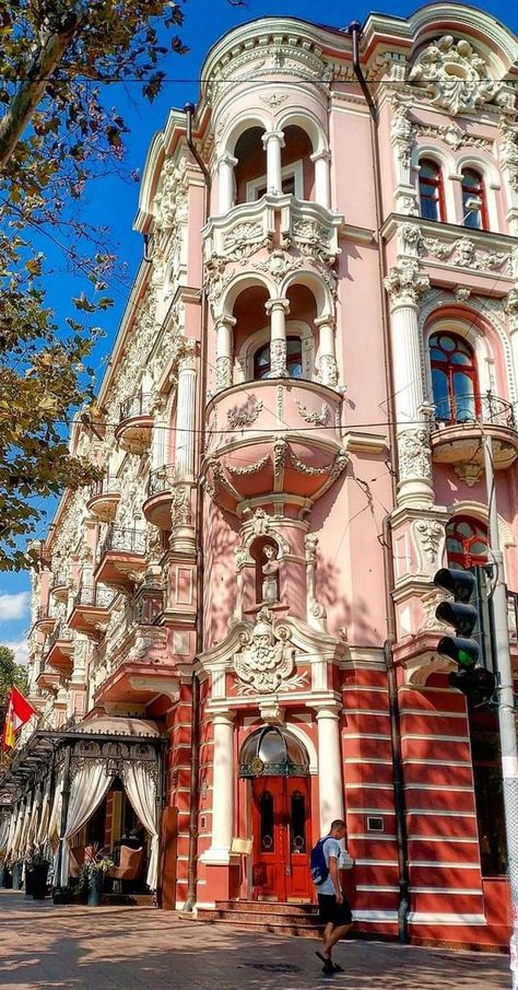 Old Italian Architecture, Cool Buildings Architecture, Dreamy Architecture, Cool Buildings, Europe Buildings, Art Nouveau Arquitectura, Pretty Buildings, Colorful Architecture, Parisian Architecture