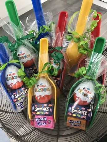 Heinz 57 Recipe, Valentines Party Favors, Creative Easter Baskets, Valentine Party Favors, Best Gift Baskets, How To Tie Shoes, Easter Decorations Christian Church, Football Homecoming, Party Favors For Kids