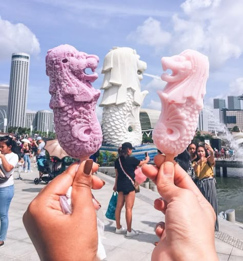 Singapore Photography Couple, Merlion Singapore Pose, Singapore Travel Photos, Singapore Pose Ideas, Singapore Outfit Travel, Singapore Photo Ideas, Singapore Photoshoot, Singapore Aesthetic, Singapore Merlion