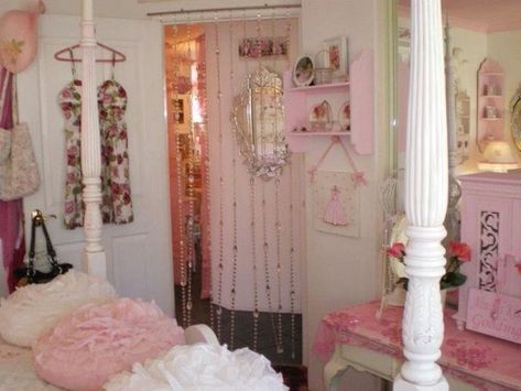 Sanrio 2000s, 2000s Room, Girly Room, Cute Room Ideas, Pretty Room, Dreamy Room, Dream Room Inspiration, Pink Room, Cute Room