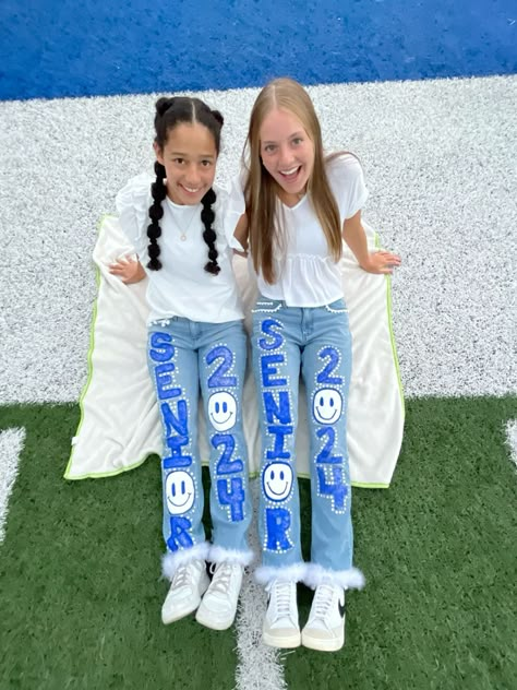 Spirit Day Shirts Diy, Senior 2023 Jeans Ideas, Pep Rally Overalls, Senior Diy Outfits, Senior Jean Ideas Painted, Senior Year Jeans 2024, Spirit Day Pants Ideas, Painting Pants For Homecoming, School Pride Outfit Ideas