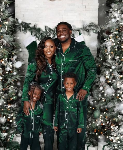 Black Couples Matching Pajamas Christmas Outfit, Black Family Christmas Pajamas, Christmas Pics Family Outfits, Christmas Shoot Ideas Family Pictures, Christmas Cousin Pictures, Christmas Family Pictures In Pajamas Holiday Photos, Christmas Photoshoot Ideas Family Pajama, Family Holiday Photos Outside, Black Family Christmas Pictures Pajamas