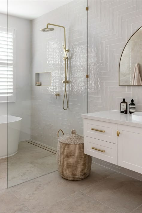 This hamptons style bathroom features a single shaker vanity, with an arch mirror and brushed brass tapware. Coastal Theme House, Bathroom With Gold Fixtures, Modern Hamptons Bathroom, Hamptons Bathroom Ideas, Hampton Style Bathroom, Hamptons Bathrooms, Hamptons Style Bathroom, Hampton Style Bathrooms, Hampton Interior