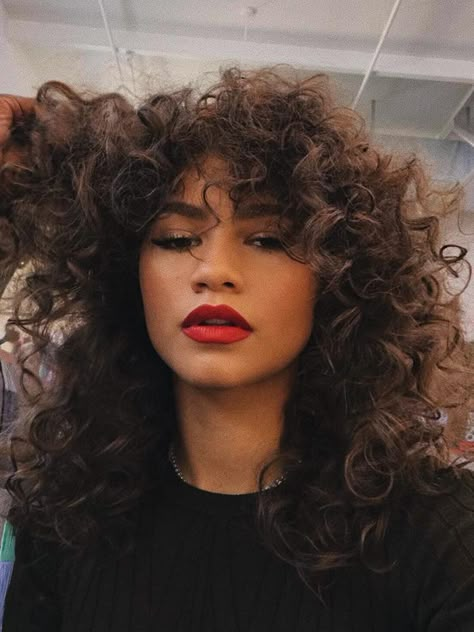 This Low-Maintenance Haircut Is Set to Be Huge in 2021 Zendaya Makeup, Zendaya Hair, 70s Hair, Red Lip Makeup, Curly Bangs, Classic Hairstyles, Curly Hair With Bangs, Curly Hair Cuts, Red Lipstick