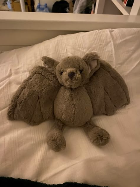 Bat Jellycat, Jellycat Bunny Aesthetic, Jelly Cat Bunny Aesthetic, Halloween Jelly Cats Aesthetic, Jellycat Aesthetic Collection, Jelly Cat Stuffed Animals Bunny, Jellycat Stuffed Animals, Cute Squishies, Cute Teddy Bears