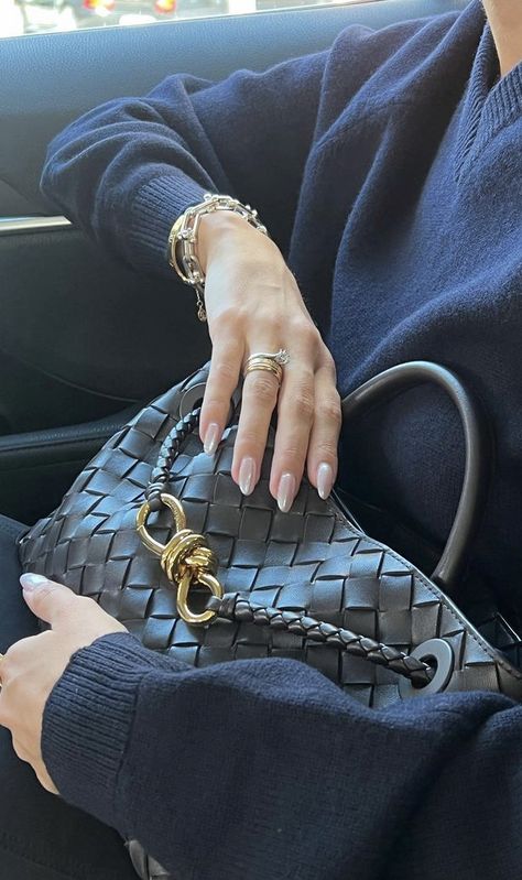 Bottega Veneta Andiamo Bag Bottega Shoulder Bag, Small Andiamo Bag, Bottega Bag Aesthetic, New Bottega Bag, Botega Bag Outfit, Bottega Veneta Bag Andiamo, Bottega Andiamo Bag Outfit, Andiamo Bag Outfit, Bottega Veneta Andiamo Bag