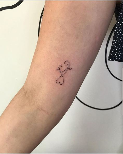 Mommy Daughter Tattoos, Mum Tattoo, Mom Tattoo Designs, Sister Tattoo, Mommy Tattoos, Muster Tattoos, Mother Tattoos, Tattoo For Son, Simple Tattoo