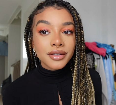 Good Septum Piercing, Mini Septum Piercing, Septum Piercing On Black Women, Tiny Septum Piercing, Septum Piercing Aesthetic, Kiara Outfits, Small Septum Piercing, Gold Septum Piercing, Nose Septum Piercing